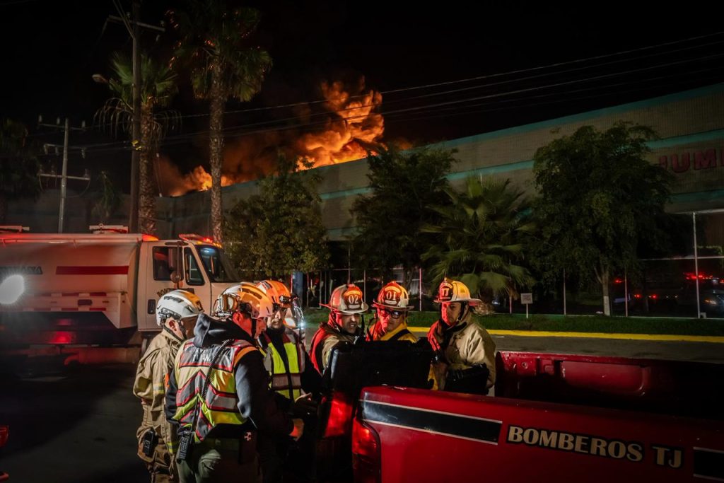 Incendio en fábrica de foam en El Florido moviliza a Bomberos de Tijuana