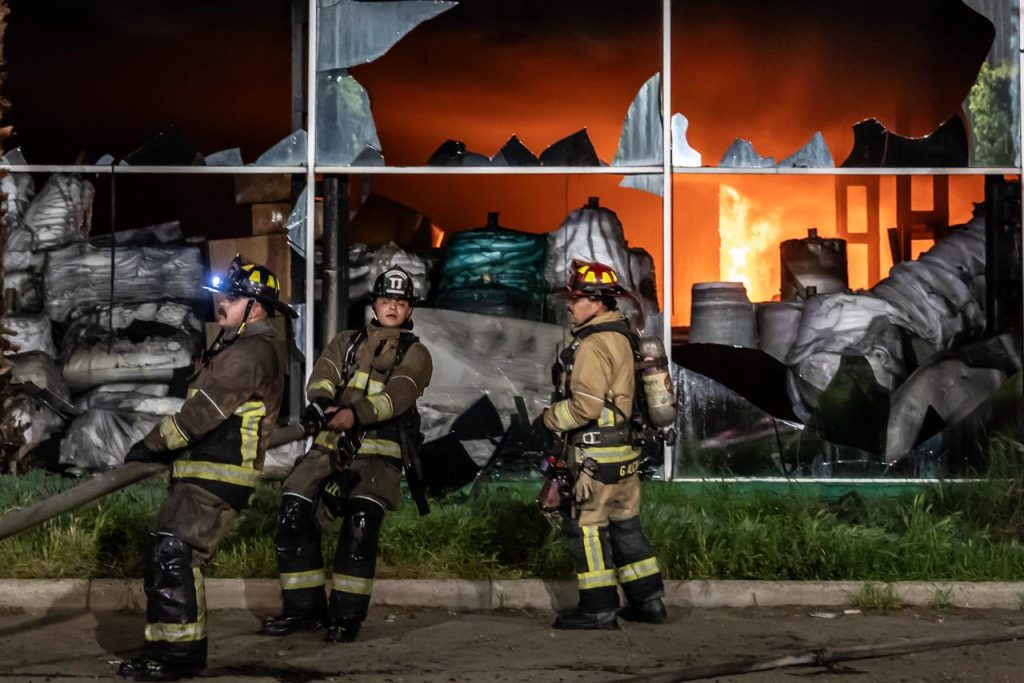 Incendio en fábrica de foam en El Florido moviliza a Bomberos de Tijuana
