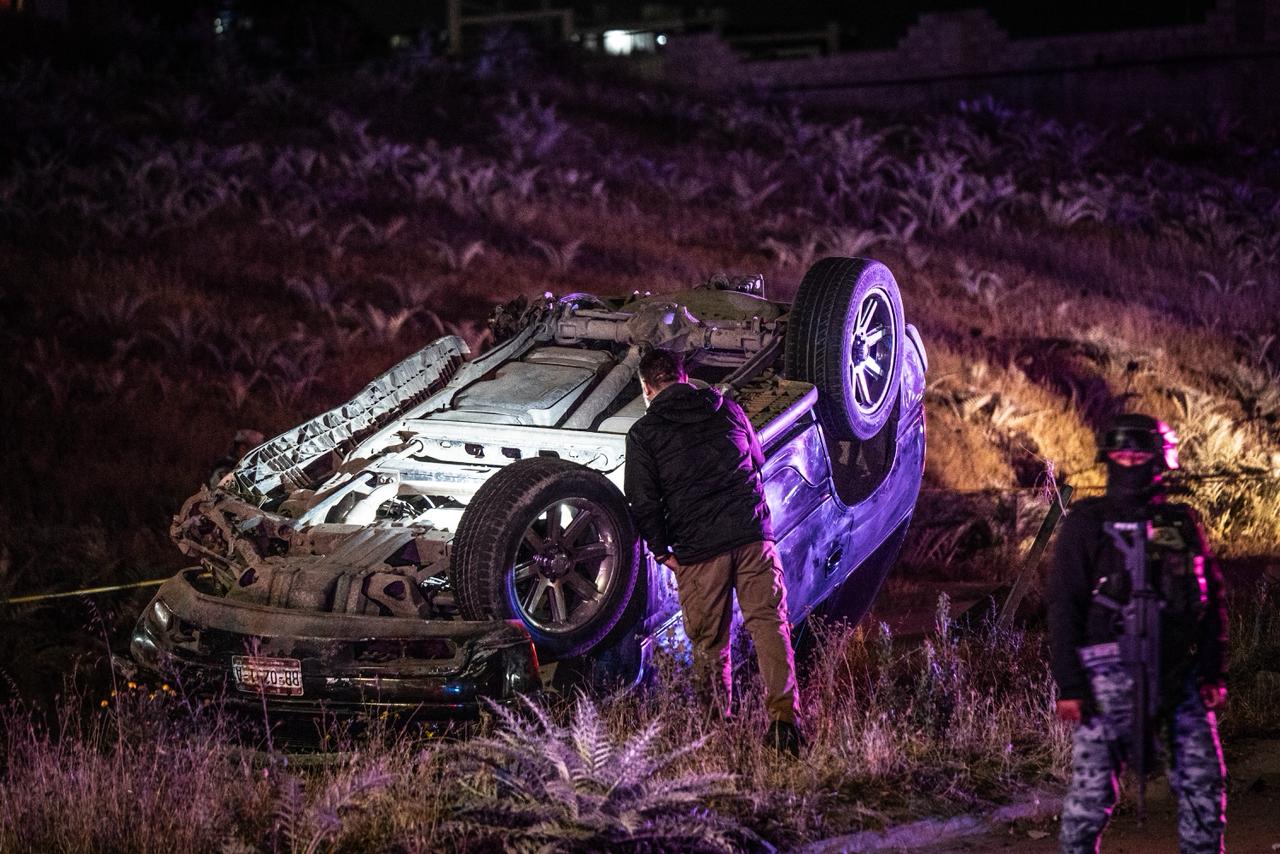 Menor de 16 años fallece tras volcadura