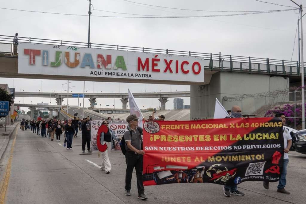 CNTE bloquea Garita El Chaparral; exigen pagos y reforma al ISSSTE