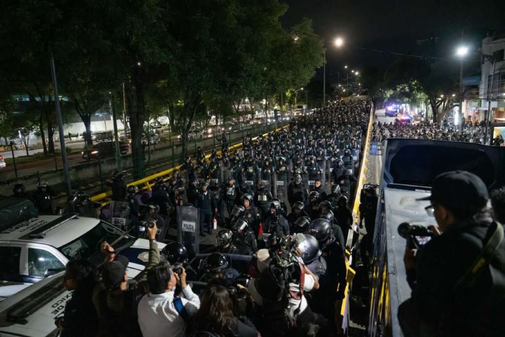 Colectivos de búsqueda se movilizan hacia el Estadio Azteca previo a la inauguración del Mundial 2026 Colectivos de búsqueda se movilizan hacia el Estadio Azteca previo a la inauguración del Mundial 2026