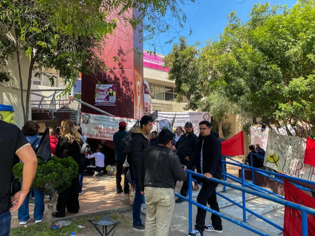 Inicia CNTE huelga nacional en BC; maestros toman oficinas del Sistema Educativo en Tijuana