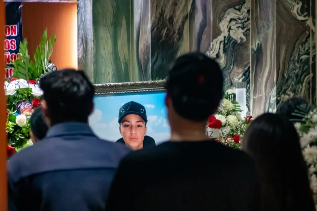 Despiden a menor localizado sin vida en Tecate; persisten dudas sobre triple homicidio