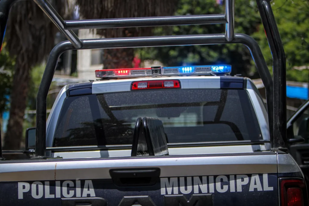 Hallan a dos hombres asesinados a balazos dentro de una vivienda