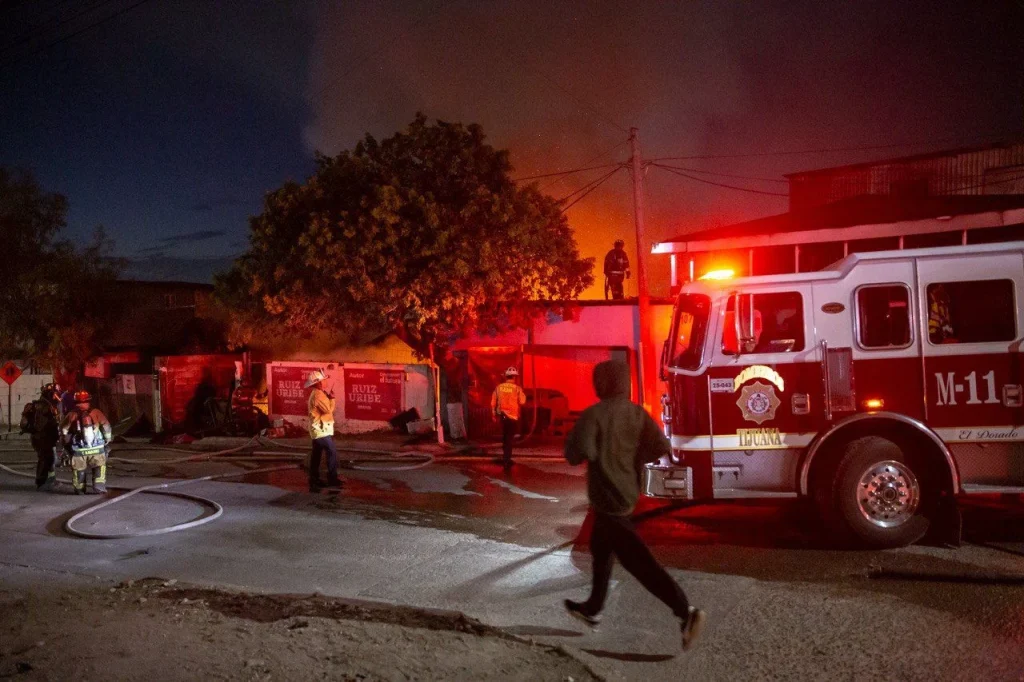 Incendio consume vivienda y moviliza a bomberos en la colonia Mariano Matamoros