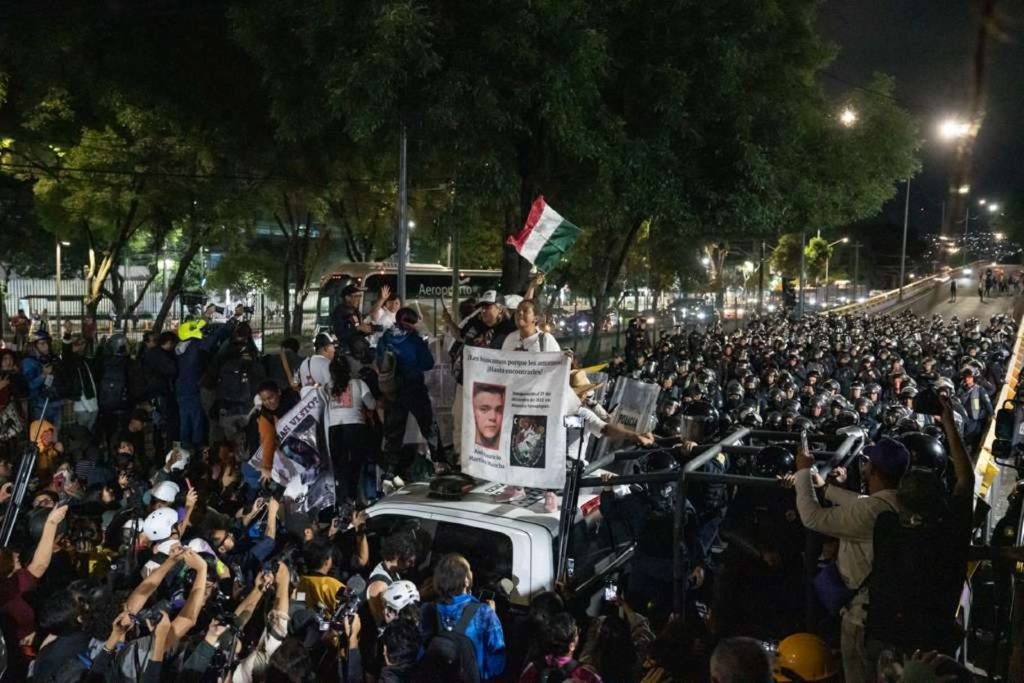 Colectivos de búsqueda se movilizan hacia el Estadio Azteca previo a la inauguración del Mundial 2026 Colectivos de búsqueda se movilizan hacia el Estadio Azteca previo a la inauguración del Mundial 2026