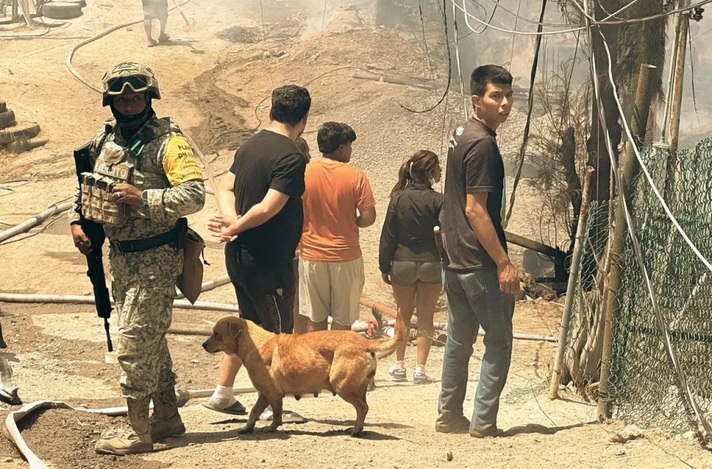 Fuerte incendio consume cinco viviendas en la colonia Amparo Sánchez Fuerte incendio consume cinco viviendas en la colonia Amparo Sánchez