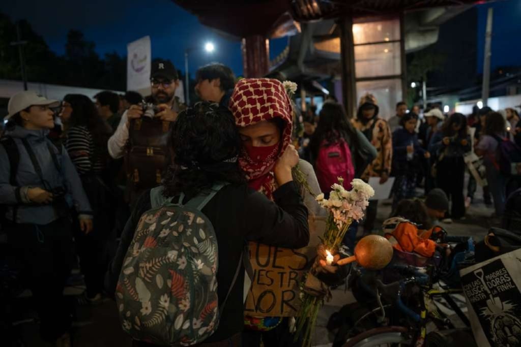 Colectivos de búsqueda se movilizan hacia el Estadio Azteca previo a la inauguración del Mundial 2026 Colectivos de búsqueda se movilizan hacia el Estadio Azteca previo a la inauguración del Mundial 2026